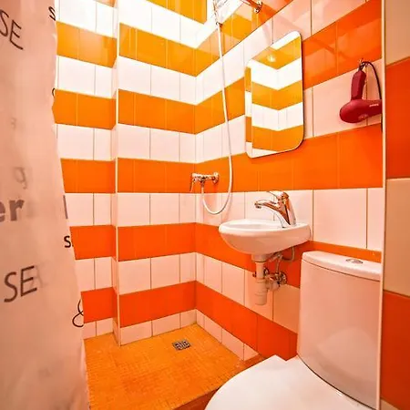 затишна в центрі з ремонтом! недорого! Lviv