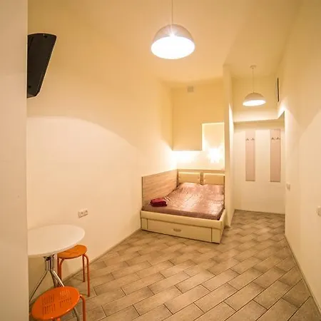 затишна в центрі з ремонтом! недорого! Apartmán