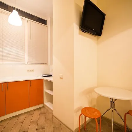 затишна в центрі з ремонтом! недорого! *